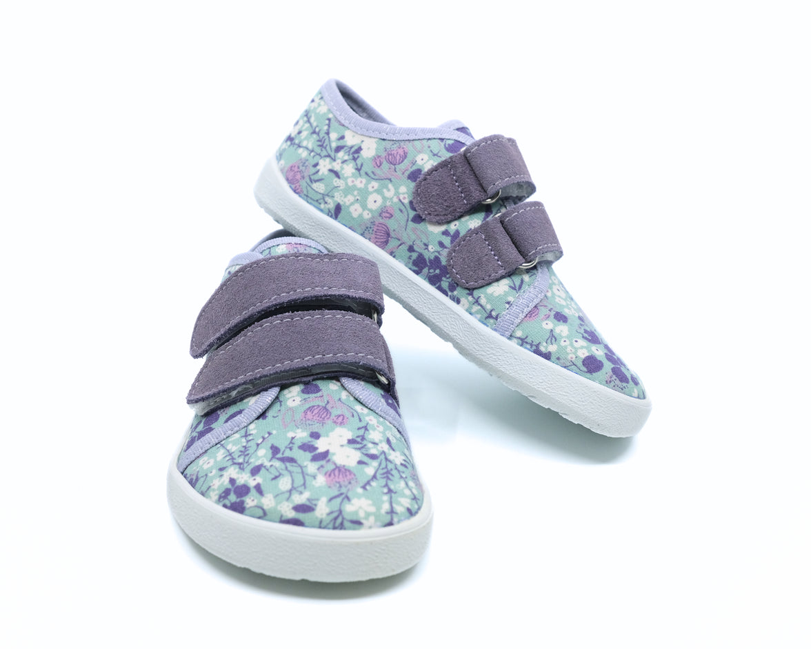 EF Barefoot Canvas