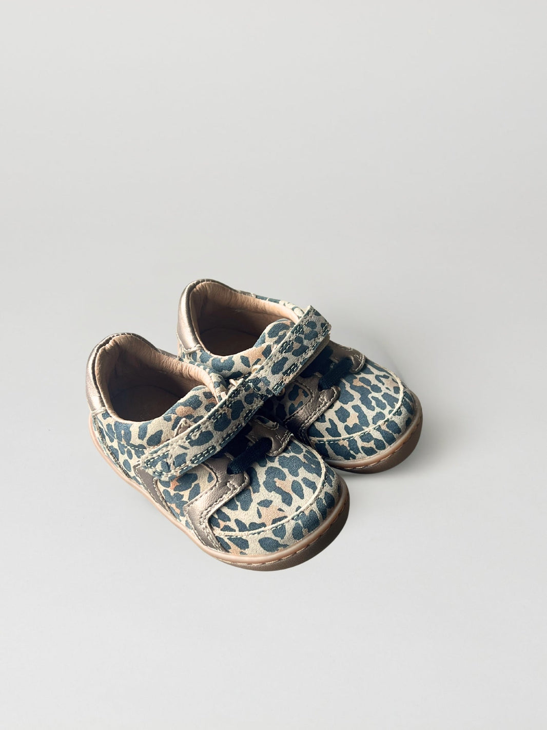 Jett infant barefoot shoe Natural Animal by ZIG+STAR, angled view