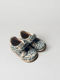 Jett infant barefoot shoe Natural Animal by ZIG+STAR, angled view