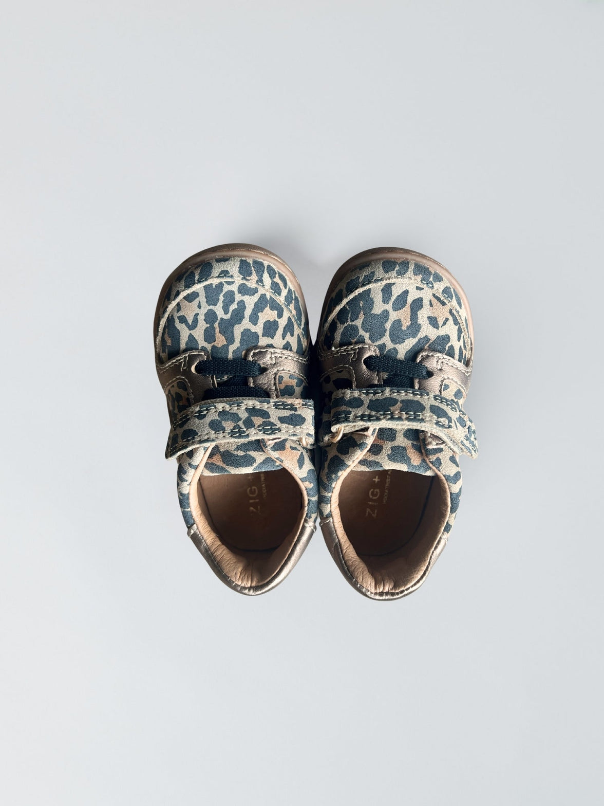 Jett infant barefoot shoe Natural Animal by ZIG+STAR, top view