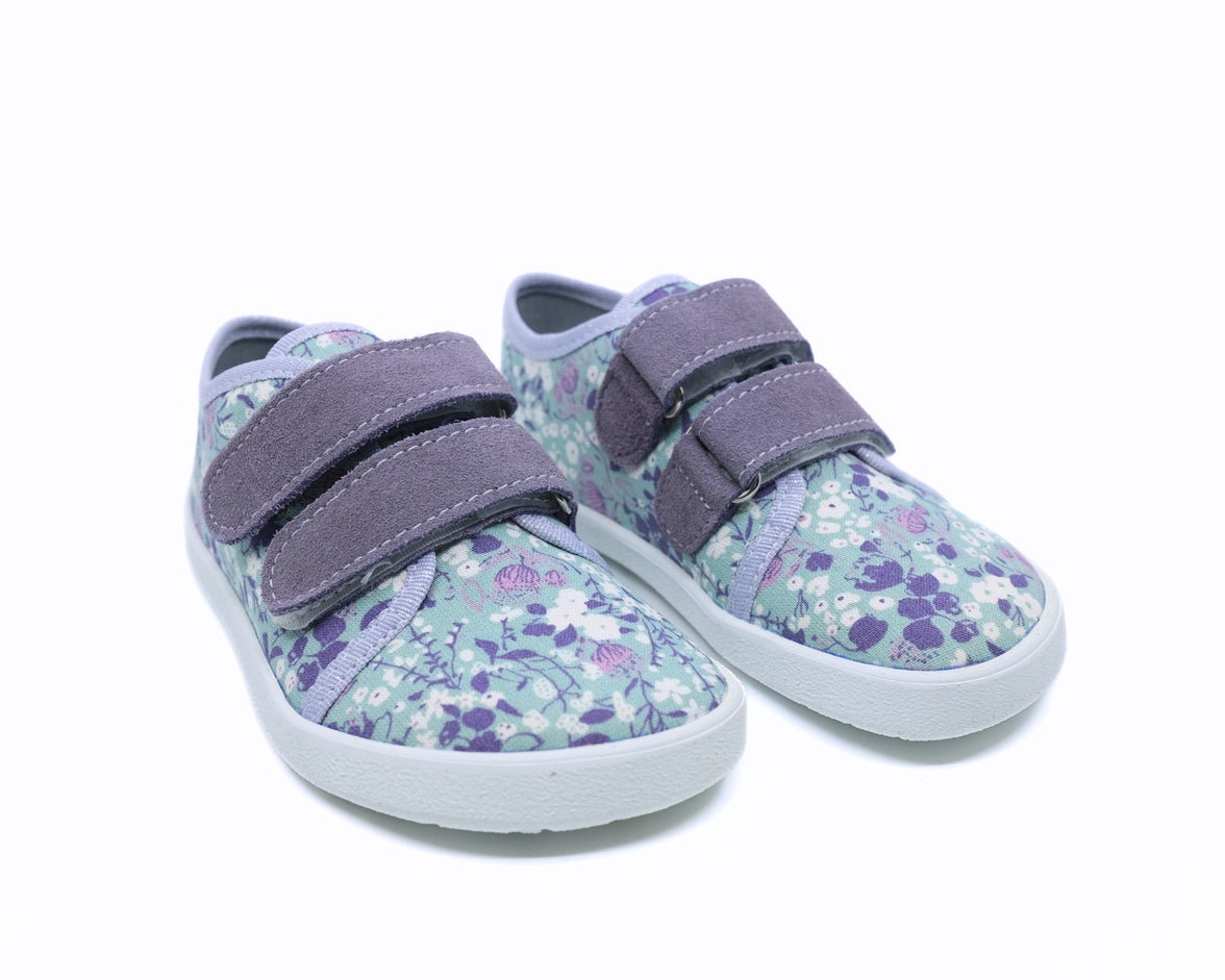 EF Barefoot Canvas
