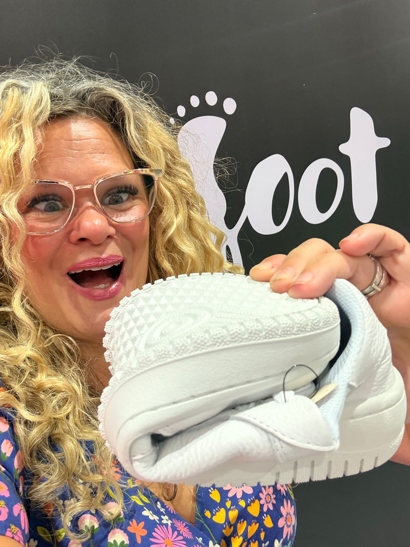 Lowenna surprised by barefoot shoe sole flexibility